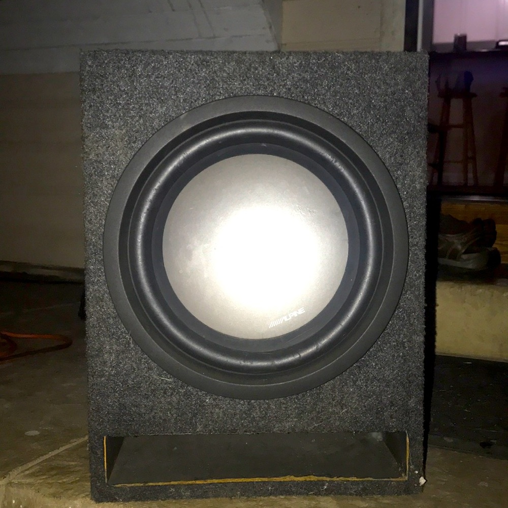 A car speaker 🔈